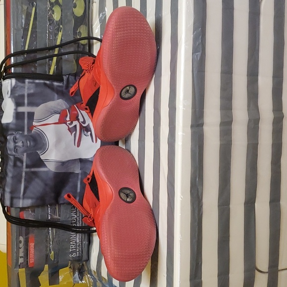 Air Jordan XXXIII - Picture 3 of 4